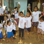 [필리핀] 아이들에게 놀이의 즐거움을 전하는 양말인형과 드림볼