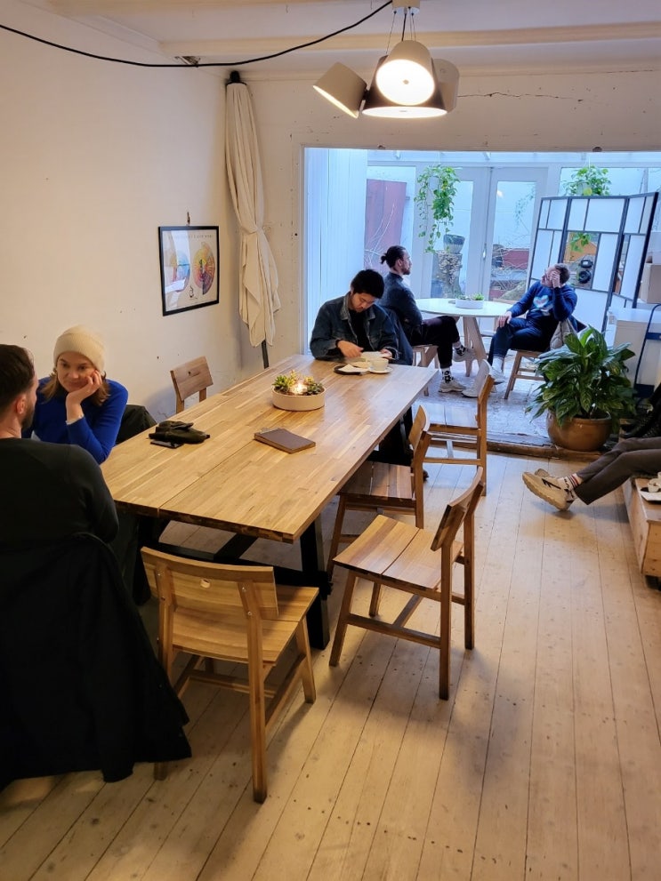 스칸디나비안 엠바시 Scandinavian Embassy: 2013년에 문을 연 이후 여전히 ....