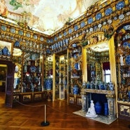 독일 프로이센(프러시아)의 샤를로텐부르크 궁전의 도자기방과 같은 독일 작센공국의 드레스덴 츠빙거궁전의 도자기방