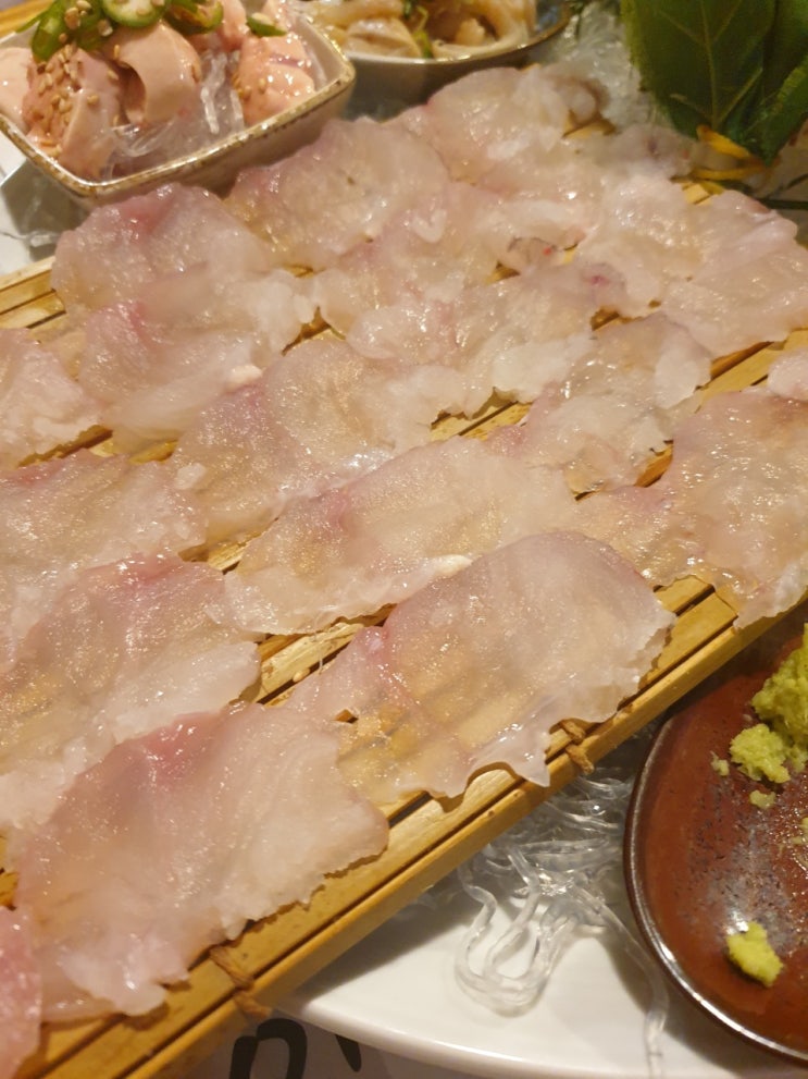 [일산맛집] 동해 아귀회 먹어 보셨습니까 / 꽃새우회, 해삼회 등 해산물 맛집 일산 '동해안' : 네이버 블로그