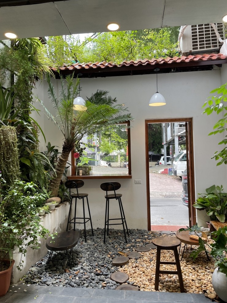 카페데이8_Lifted coffee&brunch, New Day Patisserie&Coffee, Cafe Dinh, PuriTea Garden C....