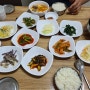 서울 남산 중구 회현동 맛집, 엄마손칼국수집에서 순두부먹었어요. 반찬 정말 맛있고 가짓수도 많아요.