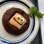 [마인드멜드] 샤로수길, 귀여운 다크초코스모어 쿠키랑 커피한잔 / 깔끔한 카페