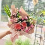 화사하고 따뜻한 핑크톤 꽃다발을 선물해요. /용인수지구 꽃집 에밀리앤제이플라워