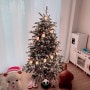 크리스마스트리 설치로 따뜻한 거실 만들기 (150cm, 전구포함, 온라인구매)