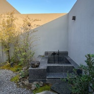 야외 자쿠지와 정원이 매력적인 제주 함덕 프라이빗 숙소 '무이재'
