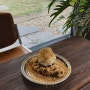 [청주 율량동 카페] 아늑한 분위기와 맛있는 크로플이 있는 곳, 비닐하우스(BINILHOUSE)