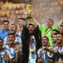2022 카타르 월드컵 우승컵 들어올린 메시, '라스트 댄스' 아니었다? 2026 북미 월드컵 또 출전?