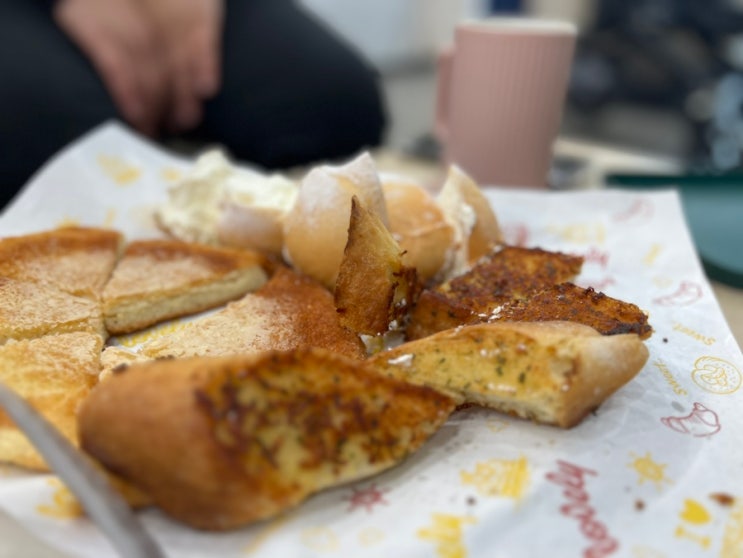 빵과 음료를 저렴하게 즐길 수 있는 홍성시니어클럽 ‘다솜 카페’
