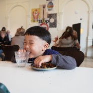 아이와 유럽여행: 비오는 암스테르담, 유모차끌고 트램타고 스테델릭 미술관 왜못가?🤷🏻♀️ + 아들과 박물관/전시 관람 팁