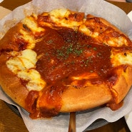 다양한 종류의 피자를 맛볼 수 있는 홍대 피자 맛집: 제임스시카고피자 홍대본점