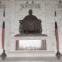 타이베이 중정기념당의 외로운 동상