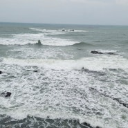 비오는 일광바다 , 그릿비에서 보는 부서지는 파도