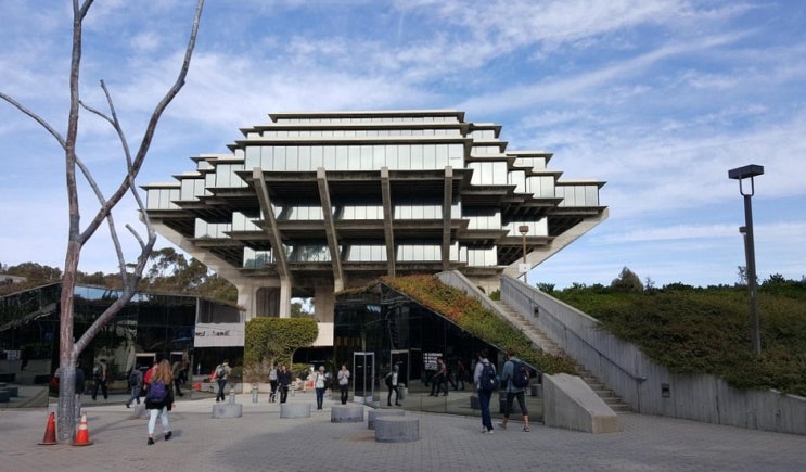 캘리포니아 대학교 샌디에이고(UCSD, University of California, San Diego) : 가이젤(Geisel ...
