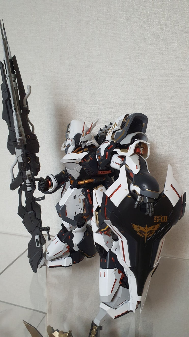 MG 사자비 화이트 트라이던트 웨폰 시리즈 2탄(MG SAZABI white ver. with Trident weapon ...