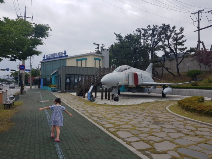 해군항공사령부 항공역사관, 몰개월비행기공원 전투기, 헬기 관람