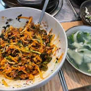 다슬기 비빔밥과 수제비를 한번에 즐길 수 있는 '김경엽다슬기'