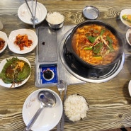대전 홍도동 <돼지네> 촌돼지찌개 백반/한남대 맛집