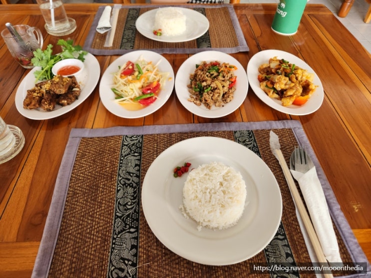 코사무이 맛집 푸이릴렉스 pui relax 레스토랑  현지 가이드들의 집합....