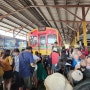 방콕 가족여행 코스 가볼만한 위험한 기찻길 매끌렁시장