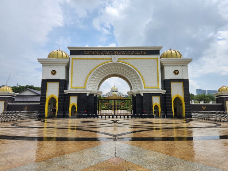 [쿠알라룸푸르] 말레이시아 왕궁(Istana Negara), 국립 기념비(Tugu Negara)
