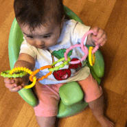 고리장난감으로 6개월 아기 소근육 발달 돕기 - 핑거피싱 토이버클