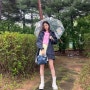 소녀시대 태연 인스타 옷 트렌치코트 & 리본 티셔츠 & 레인부츠 & 가방 & 우산 가격 패션 정보