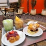 [원산동]아르티오(Artio), 다양한 스콘과 주황색 색감이 돋보이는 효천지구 카페