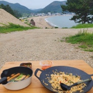 포항 칠포, 산 언덕에서 바다보며 점심을 먹다