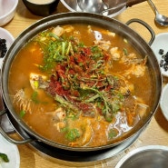 강릉 현지인 단골 남항진어촌식당 - 망치매운탕, 가자미회무침 (주차/예약)