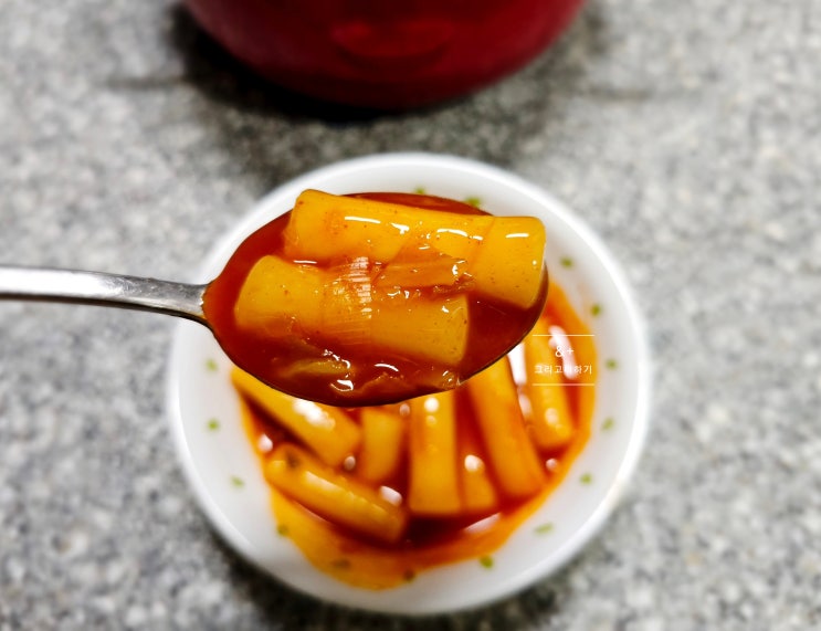 풀무원 국물떡볶이 쌀떡 밀떡 둘 중에 선택은? (짠한자취밥상) : 네이버 블로그