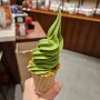 오설록 더현대 서울에서 녹차 소프트 아이스크림