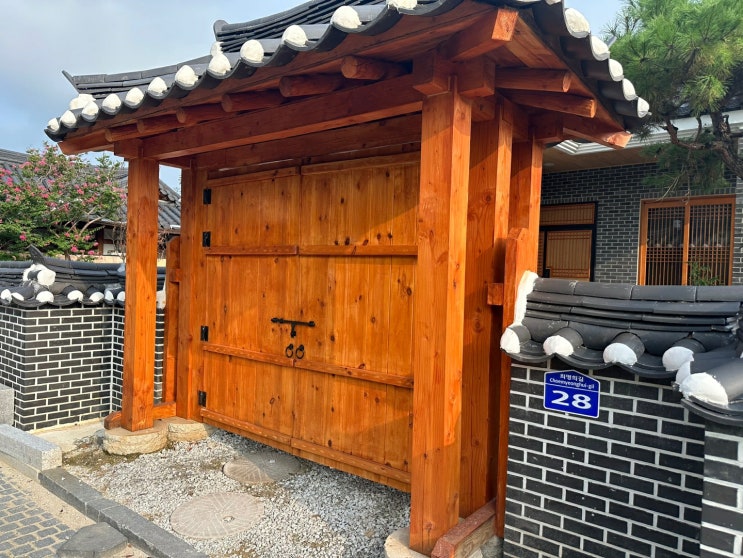전북 전주시 완산구 풍남동 (전주 한옥마을) 한옥대문 한옥문 한식대문 전통대문 나무대문 한식문 설치 시공 : 네이버 블로그