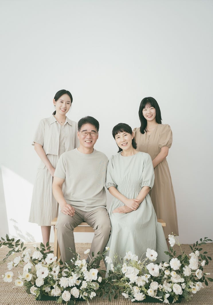 인천 학익동사진관 더프레젠트 스튜디오에서 따뜻한 느낌의 가족사진 찍다 : 네이버 블로그