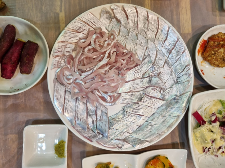 은비호 타고 남해 바다 낚시로 잡은 갈치, 참돔, 감성돔, 돌돔(줄돔), 무늬오징어 맛있는 회 종류중 최고의 횟감은? : 네이버 블로그