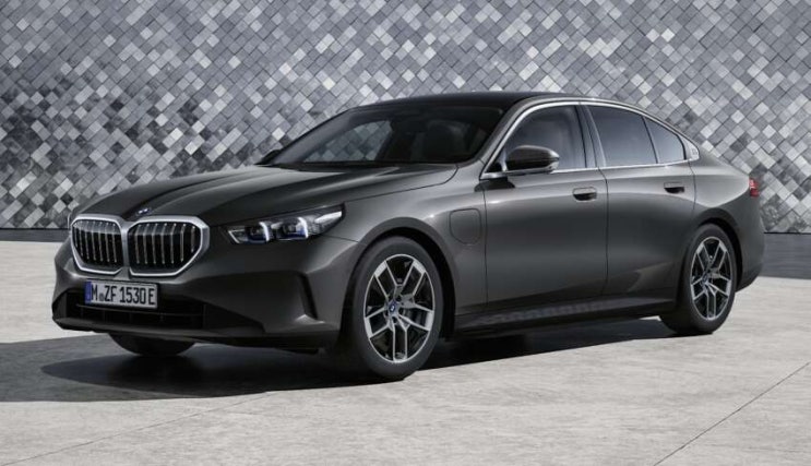 2024 신형 BMW 530e,550e xDrive PHEV 모델 IAA에서 공개 (19.4kWh배터리, 489ps출력, 전기101km주행)
