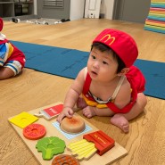 문화센터 이 맛에 가지않나요? 아기 맥도날드 코스튬 오감인지 옹알종알 감자 | 7개월 아기 문화센터 뿌시기