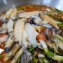 용머리 해안 근처 만미식당에서 먹은 전복 뚝배기와 물회
