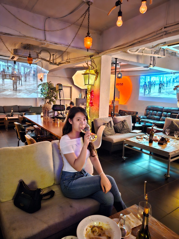 이태원 와인바 'FOTO Studio Winebar' - 사진 작업실 분위기 있는 경리단길 술집 : 네이버 블로그