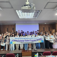 한국해양대학교에서 교환학생 외국인들과 함께 한지공예 수업