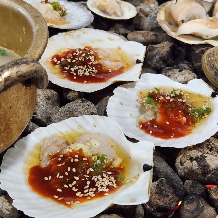 [성동구 성수] 성수동 뚝도시장 맛집 조개도 제법 쌀쌀해진 날씨에 조개구이 생각날 때 자갈돌에 구워 먹기 가리비회까지 야무지게 주말 방문 웨이팅 꿀팁