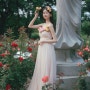 [드레스 1벌 무료 대여] 서울대공원 장미 정원에서 야외 웨딩.싱글웨딩.꽃 개인화보 촬영 photo by 한걸음씩 스냅