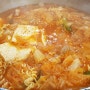 추운 날씨엔 뜨끈한 김치찌개가 최고!