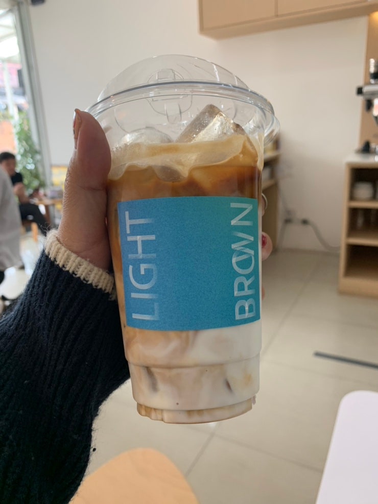 치앙마이두달살기. 오테리세탁방 근처 카페 라이트브라운커피 Light ....