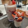 폴바셋 롯데백화점 동탄점에서 설향딸기 디저트컵과 아이스크림 라떼