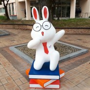 [캐릭터 모형] 마스코트인 토끼 조형물 제작을 통하여 중소기업연수원 장식한 사례