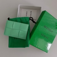[판매완료] 보테가베네타 카드케이스 라스트수량 (에나멜 민트) Bottega Veneta 카드지갑