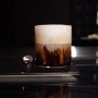 블랙 모던 감성의 망원동 카페, 우그커피 (OOG COFFEE)