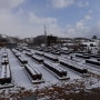 인양양초장 겨울풍경 – 항아리 위에 눈이 쌓였다.