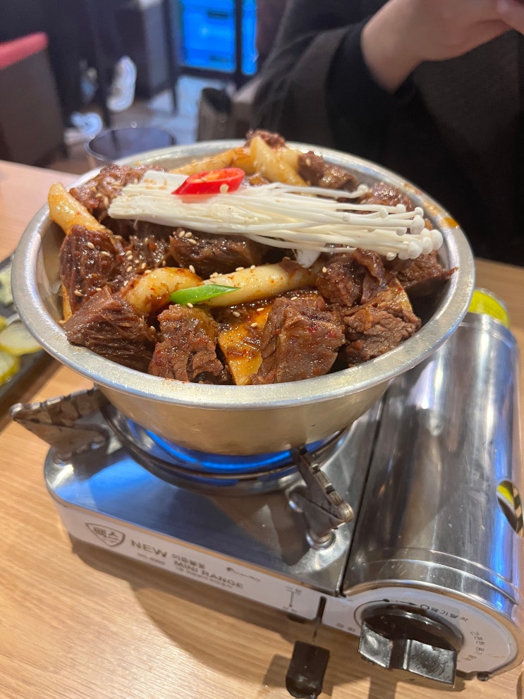 [신촌 맛집] 화끈하고 소신있고 부드러운 갈비찜 소신이쏘 : 네이버 블로그